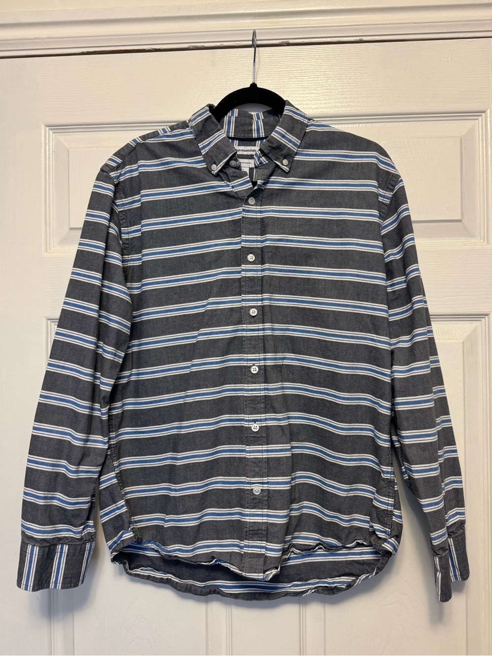 Amazon Essentials Men's Gray, White & Light Blue Striped Button-Down Shirt